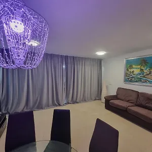 https://strelitzia-park.in-canary-islands.com